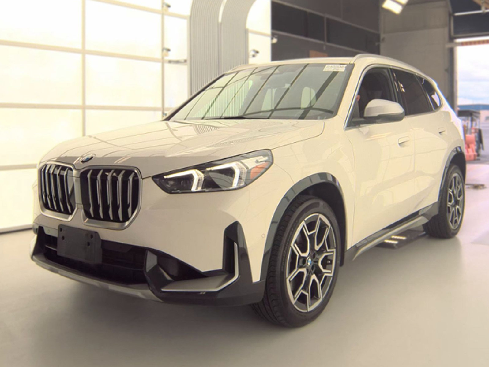 Used 2023 BMW X1 xDrive28i w/ Convenience Package AWD/4WD image 1