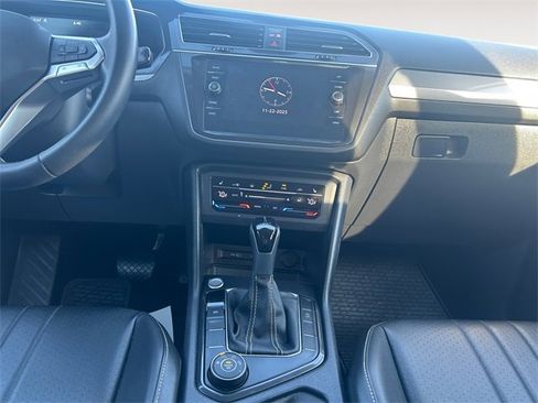 Used 2022 Volkswagen Tiguan SE image 11