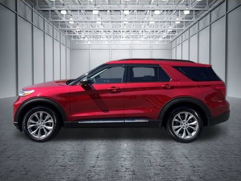 Used 2023 Ford Explorer XLT w/ Equipment Group 202A AWD/4WD image 3