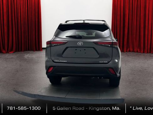 Certified 2024 Toyota Highlander XLE AWD/4WD image 6
