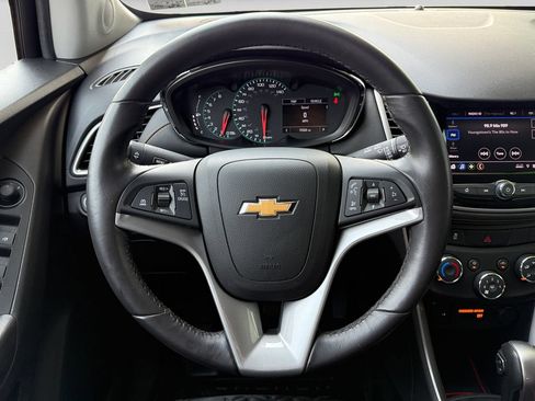 Used 2022 Chevrolet Trax LT w/ Driver Confidence Package AWD/4WD image 19