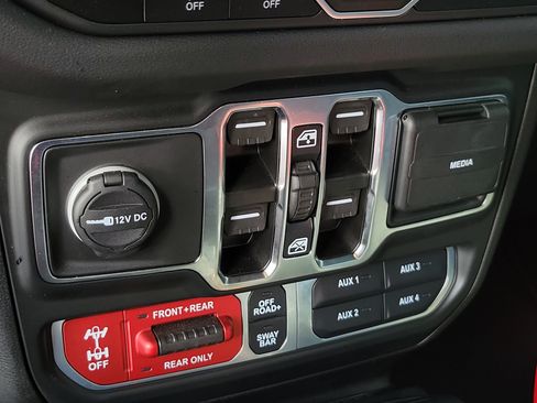 Used 2024 Jeep Wrangler Unlimited Rubicon AWD/4WD image 11