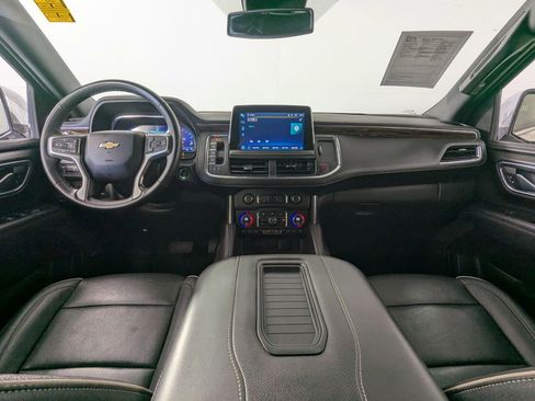 Used 2023 Chevrolet Suburban Premier image 2
