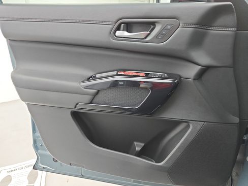 New 2026 Nissan Pathfinder Platinum image 28