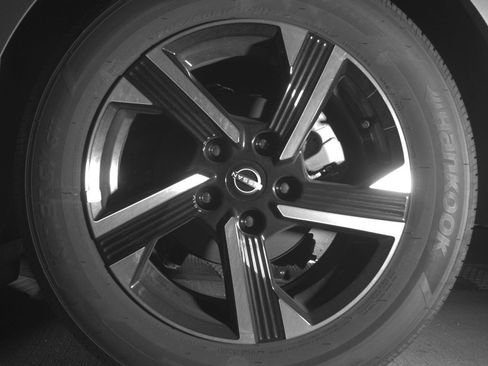 Used 2025 Nissan Sentra SV image 14