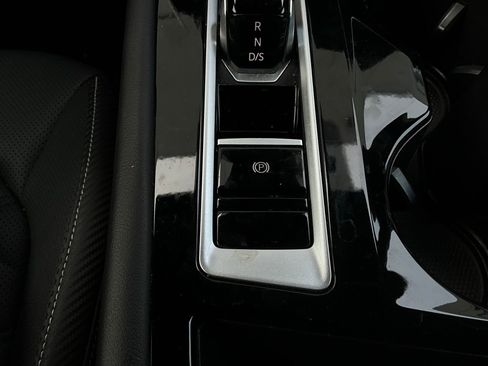 Used 2025 Volkswagen Atlas Cross Sport SE image 23