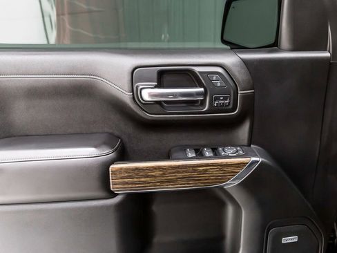 Used 2019 Chevrolet Silverado 1500 High Country w/ Technology Package AWD/4WD image 25