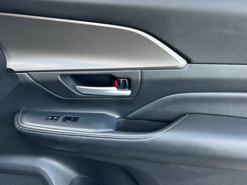 Certified 2025 Toyota Grand Highlander AWD image 20