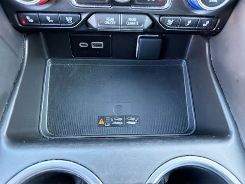 Used 2023 GMC Yukon SLT image 31