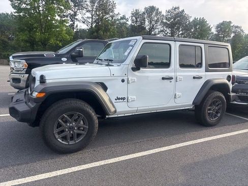 Used 2025 Jeep Wrangler Sport S image 6