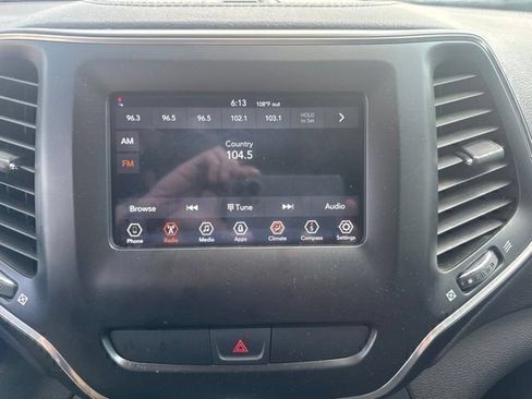 Used 2019 Jeep Cherokee Latitude w/ Popular Appearance Group FWD image 16