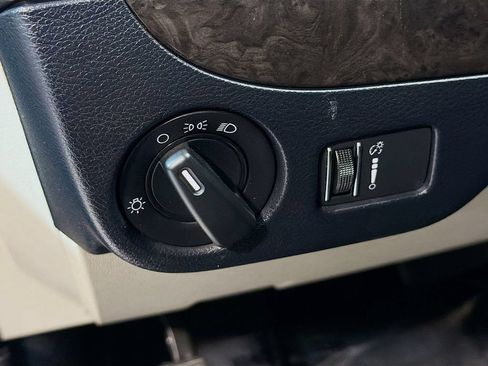 Used 2019 Dodge Grand Caravan SE w/ UConnect Hands-Free Group FWD image 11