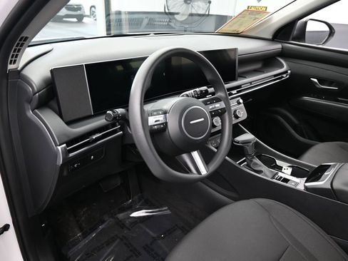 Used 2025 Hyundai Tucson SE image 10