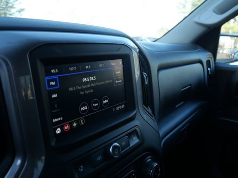 Used 2020 Chevrolet Silverado 1500 Custom w/ Custom Value Package image 13