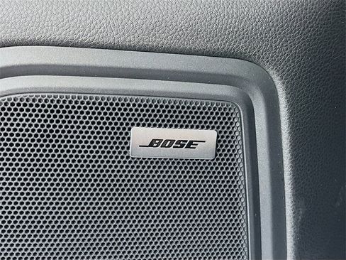 Certified 2025 Porsche Macan image 10