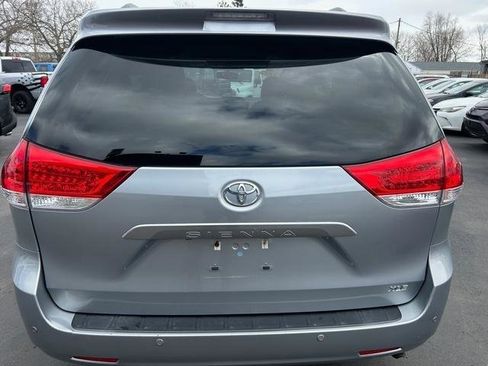 Used 2014 Toyota Sienna XLE image 3