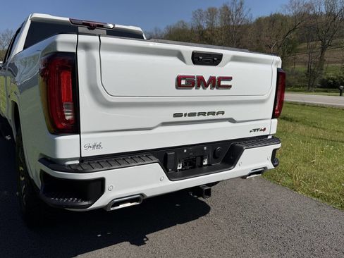 Used 2022 GMC Sierra 1500 AT4 w/ AT4 Premium Package AWD/4WD image 7