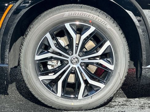 New 2025 Toyota Crown Signia image 33