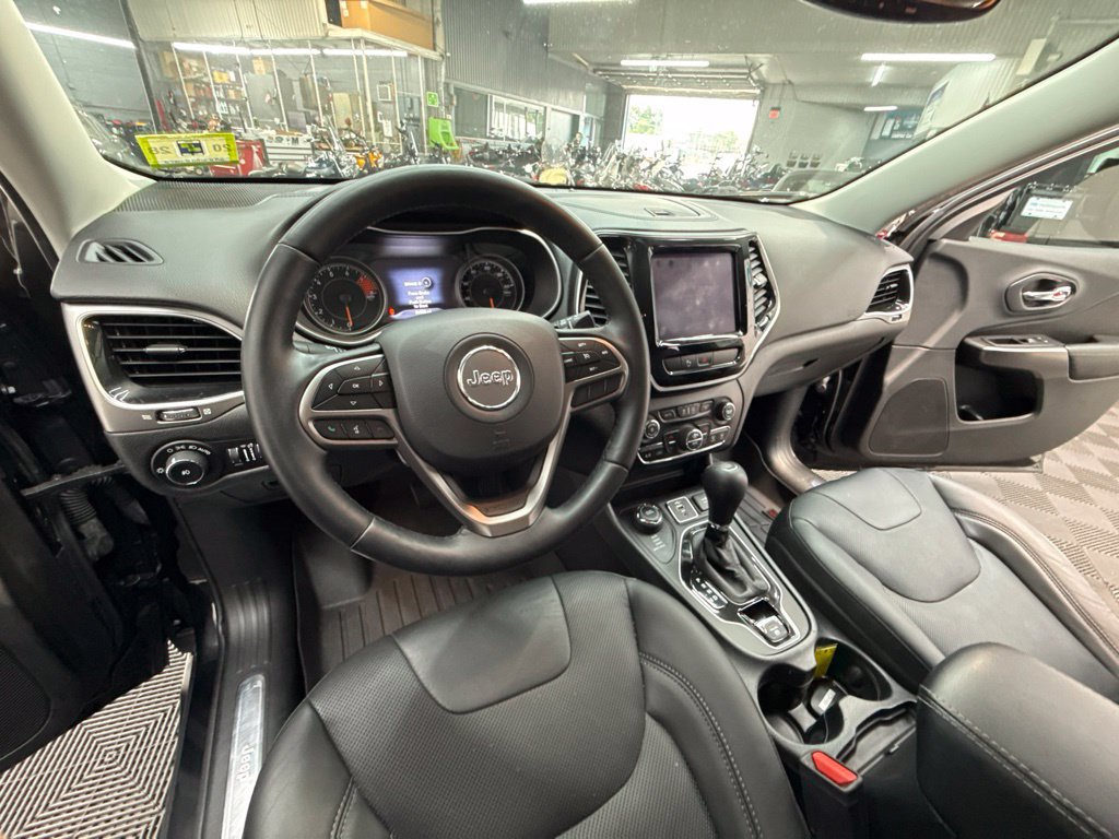 Used 2019 Jeep Cherokee Limited AWD/4WD image 16