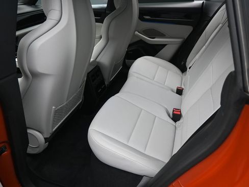 Used 2024 Porsche Macan 4 Electric image 12