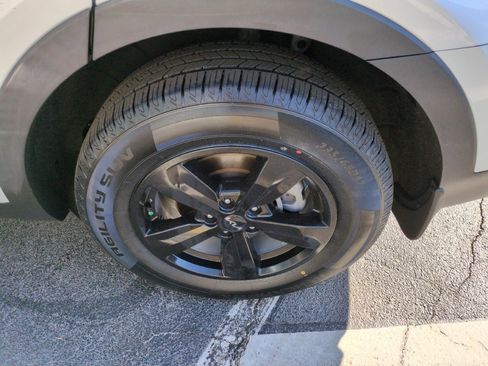 Used 2022 Kia Sorento LX FWD image 9