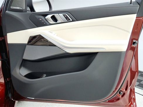 Used 2025 BMW X7 xDrive40i image 28