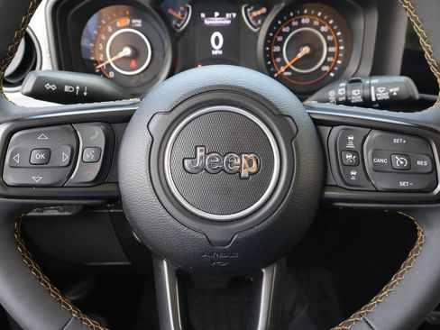 Used 2025 Jeep Wrangler Sport AWD/4WD image 21