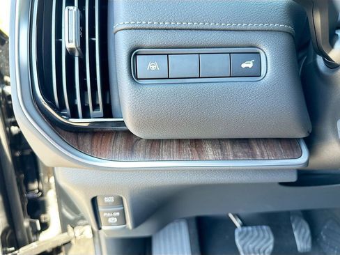 New 2026 Nissan Armada SL w/ Captain's Chari Seat Package image 10