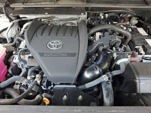 Used 2023 Toyota Highlander XLE FWD image 28