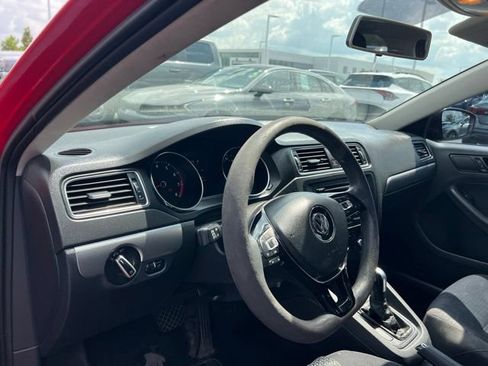 Used 2015 Volkswagen Jetta SE FWD image 9