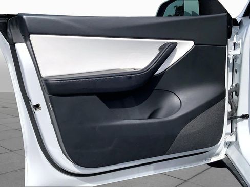 Used 2021 Tesla Model Y Long Range image 20