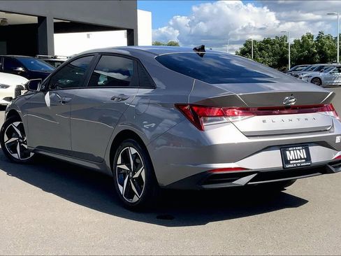 Used 2023 Hyundai Elantra SEL w/ Convenience Package image 10