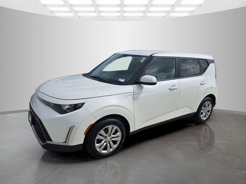 Used 2024 Kia Soul LX FWD image 4