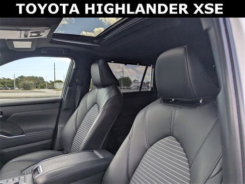 Used 2023 Toyota Highlander XSE image 24