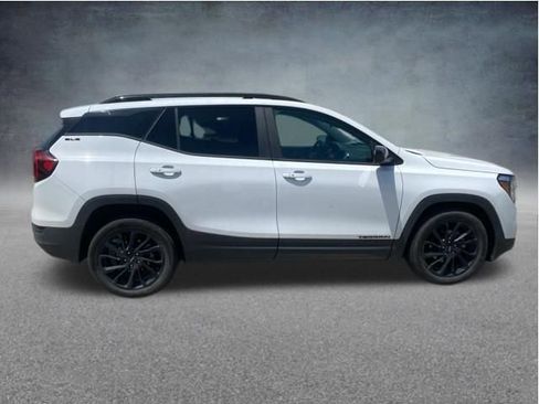Used 2024 GMC Terrain SLE w/ Elevation Edition FWD image 8