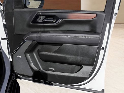 Used 2025 GMC Yukon XL Denali image 30