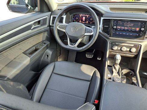 Used 2022 Volkswagen Atlas SEL R-Line image 10