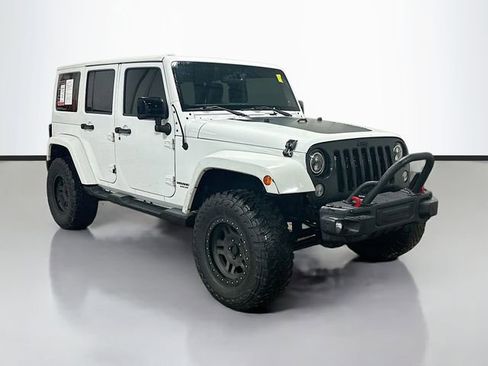Used 2014 Jeep Wrangler Unlimited Sahara image 3