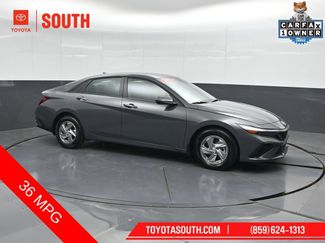 Used 2025 Hyundai Elantra SE FWD video 1
