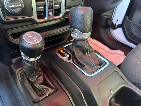 Used 2025 Jeep Wrangler Sport image 31