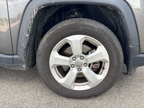Used 2018 Jeep Compass Latitude w/ Popular Equipment Group FWD image 6