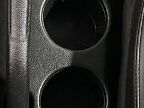 Used 2022 Chevrolet Trax LT w/ LT Convenience Package AWD/4WD image 17