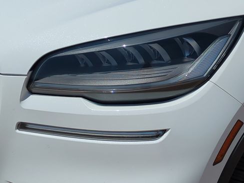 Used 2023 Lincoln Aviator AWD w/ Class IV Trailer Tow Package image 9