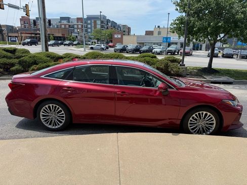 Used 2022 Toyota Avalon Limited w/ Advanced Safety Package FWD image 5