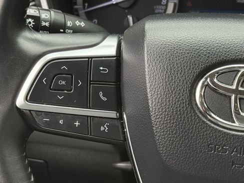 Used 2021 Toyota Highlander XLE FWD image 14