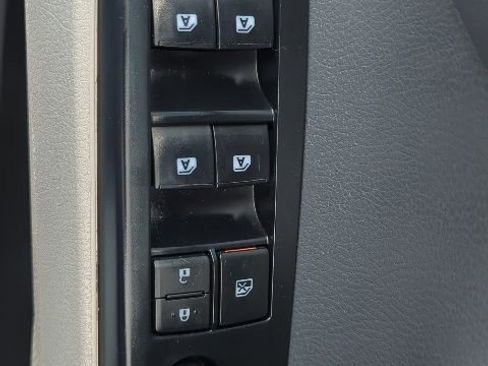 Used 2020 Toyota Camry L image 13