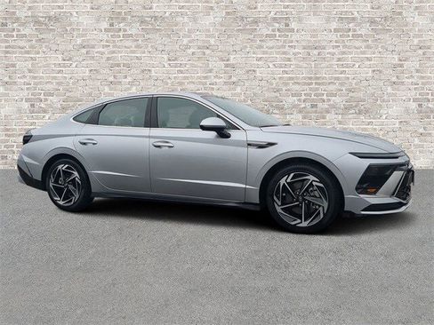 Certified 2024 Hyundai Sonata SEL w/ Convenience Package image 1