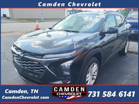 Used 2025 Chevrolet Trax RS w/ Sunroof Package FWD image 1