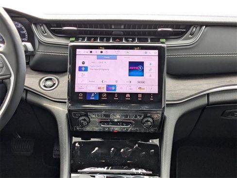 New 2025 Jeep Grand Cherokee Limited image 18