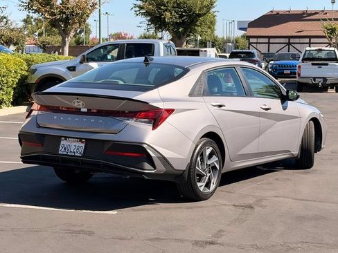 Used 2025 Hyundai Elantra Sport FWD image 5